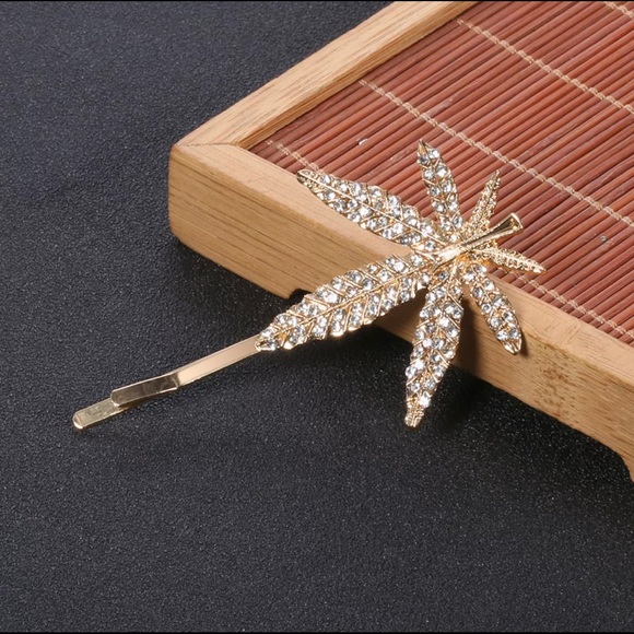 Gold Rhinestone Hemp Flower Hairpin - Picture 3 of 4